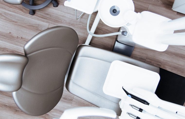 Jakie narzędzia stomatologiczne powinny znaleźć się w gabinecie dentystycznym?